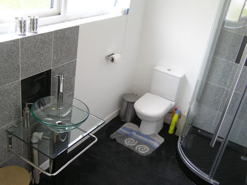 Master bedroom En-suite